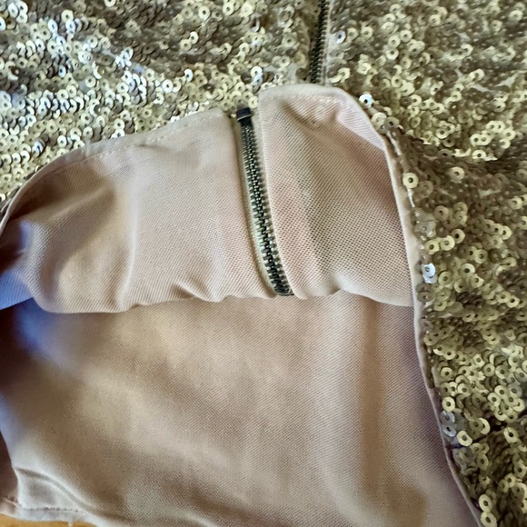 Alice & Olivia Sequin Longsleeve Top - Picture 6 of 7